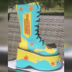 Dolls Kill® x SCOOBY-DOO™ "Mystery Machine" Platform Combat Boots | Size 8